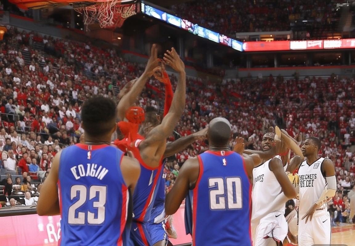 休斯顿火箭队三分球命中率低迷，关键时刻崩盘暴露常规赛稳定性问题，不敌底特律活塞